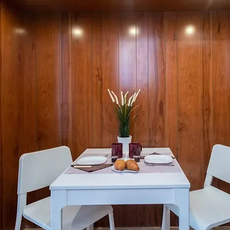 Apartment Convenient In The Heart Of Downtown *